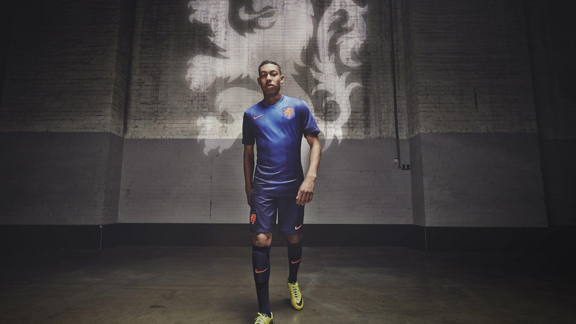 曼联夏窗瞄准拉比奥，罗马诺透露中场强援或1500万欧加盟